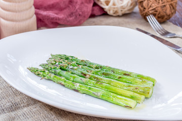 Asparagus on the grill