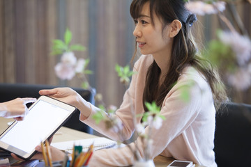 Women are meeting with a tablet