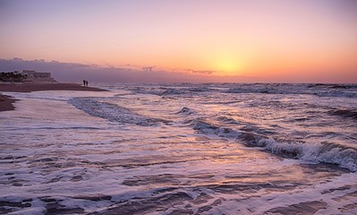 Hora dorada en la playa.