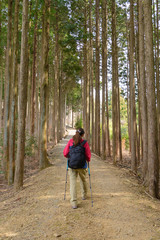 Obraz premium Woman hiking to Takayamafudo (in Japan)