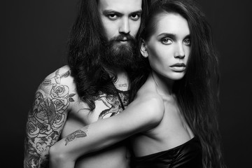Fototapeta premium seksowna piękna para z tatuażem