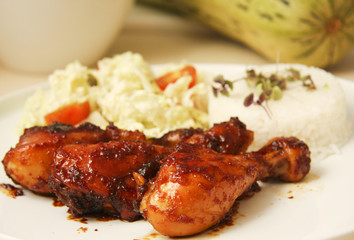 Chicken drumsticks in honey and soy sauce with rice