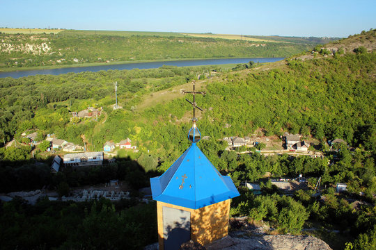 Природа Молдовы близ монастыря Сахарна