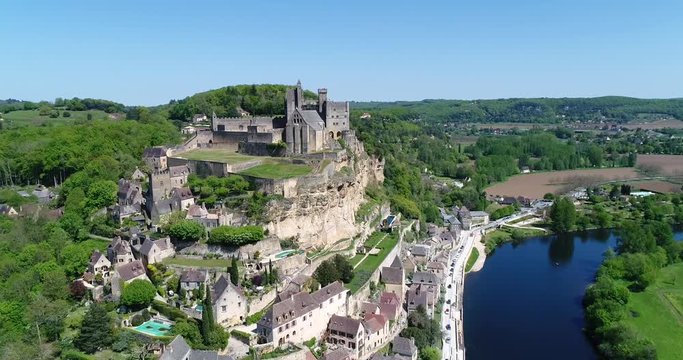 France, Village of Beynac et Cazenac, Labelled Most beautiful villages of France. the medieval Castle above the Dordogne Valley