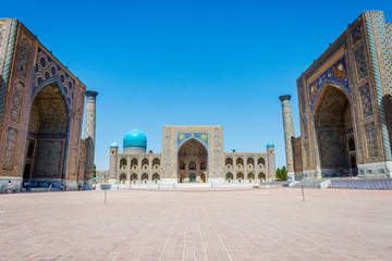 Fototapeta premium Registan mausoleum, Samarkand, Uzbekistan