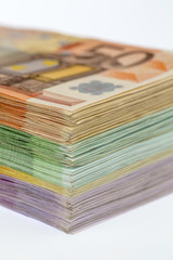 Viele verschiedene Euro-Geldscheine