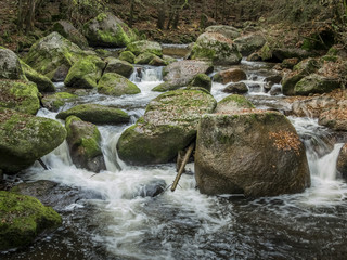 Bach mit fließendem Wasser