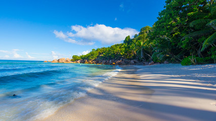 Anse Cocos, La Digue, Seychellen zu Sonnenuntergang