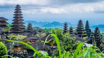 Kussenhoes Daken in de Pura Besakih-tempel op het eiland Bali, Indonesië © Igor Tichonow