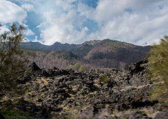 stupendo paesaggio lunare dal monte etna in sicilia