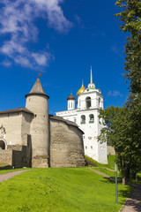 Fototapeta na wymiar Summer view on Pskov Kremlin