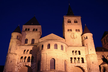 Fototapeta premium Trier Trèves Dom Cathedral by night