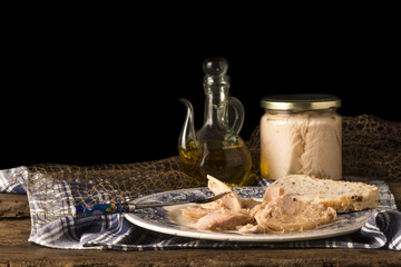 Tuna canned in olive oil