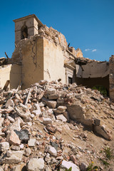 Campanile distrutto dal terremoto nel centro storico di Visso