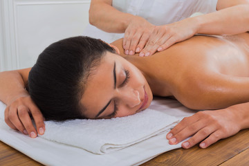 Obraz na płótnie Canvas Body massage in spa wellness center