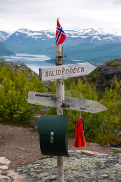 Wooden sign with Norwegian flag on Komsa Mountain – Alta’s Highpoint towards Kåfjord, Norway