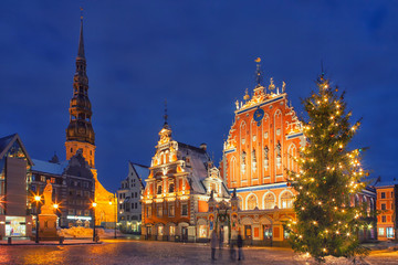 Fototapeta na wymiar Christmas tree on town hall square in Riga