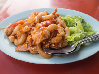 macaroni food in blue dish