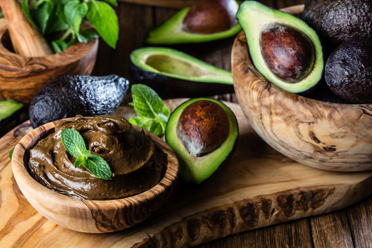 Avocado Mousse With Chocolate And Mint