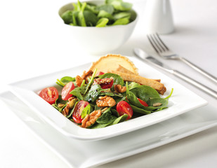 A special salad with spinach, seitan, cherry tomatoes and walnuts.