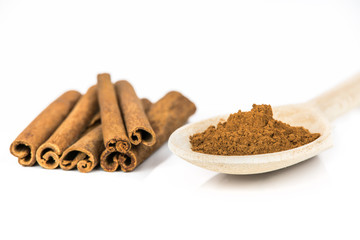 Cinnamon powder and cinnamon sticks