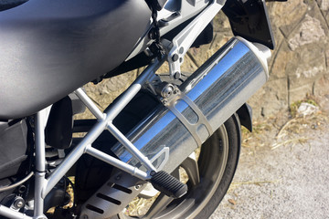 Tubo di scappamento di una moto di grossa cilindrata