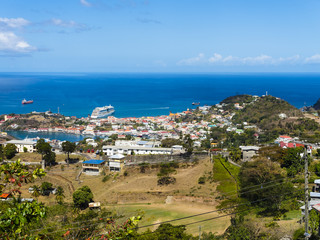 Fototapeta na wymiar Blick auf Saint George-Harbour, Kreuzfahrtschiff, Grenada, Kleine Antillen, Karibik, Mittelamerika