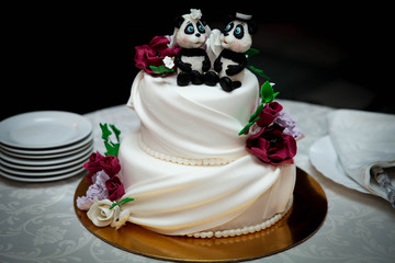 Fototapeta premium wedding cake with figurines