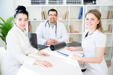 Obraz premium Team of doctors at working place