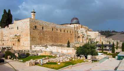 Obraz premium wall, mosque, mount, minaret, jewish, jerusalem, muslim, middle, religion, town, travel, temple, rock, israel, religious, old, place, dome, east, eastern, city, islamic, al-aqsa, ancient, arabic, famo