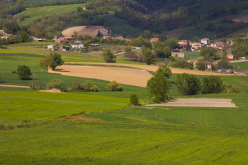 Villaggio rurale nella campagna umbra