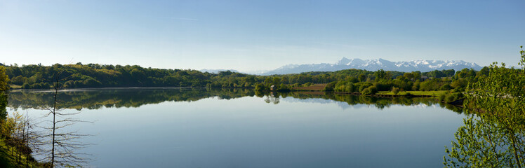 Fototapeta na wymiar view of lake Gabas in the Pyrenees Atlantiques, mountains in background