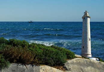 Faro y mar