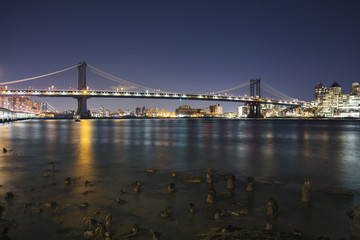 Obraz premium Manhattan bridge at night.
