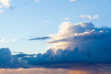 Naklejka premium Beatiful sunset with clouds over the Baltic sea