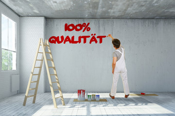 Maler schreibt 100% Qualität an Wand