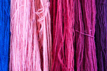 Blue to purple spun yarn