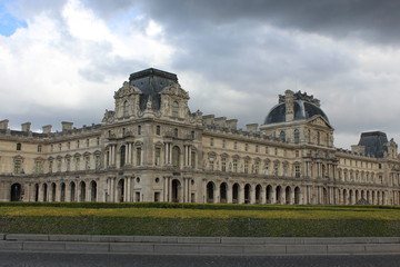 Fototapeta premium The Louvre behind part of the Tuileries Garden