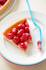 Raspberry tart with custard filling 