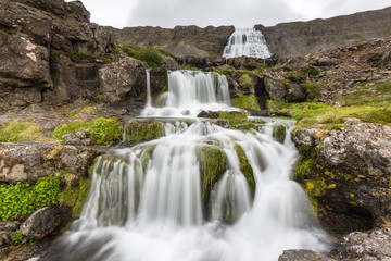 Der mächtige Dynjandi Foss auf Island