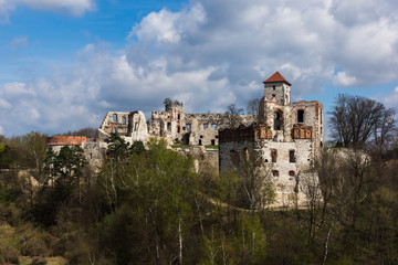 Naklejka premium Ruins medieval castle Tenczyn in Rudno, Poland