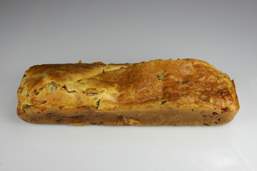 Cake salé au olives et jambon