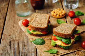 rye sandwiches with hummus, spinch and tomatoes