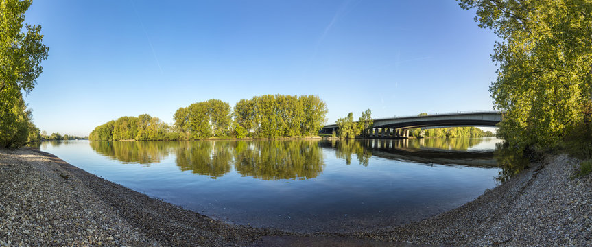 highway bridge at Raunheim crosses river Main