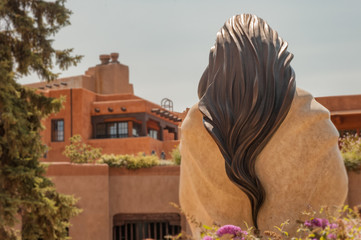 Fototapeta na wymiar Statue of woman with hair