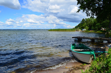Jezioro Niegocin w słoneczny, letni dzień/Niegocin Lake at sunny summer day, Masuria, Poland - obrazy, fototapety, plakaty