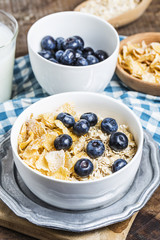 Breakfast: oatmeal with blueberries
