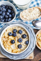 Breakfast: oatmeal with blueberries
