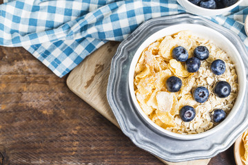 Breakfast: oatmeal with blueberries