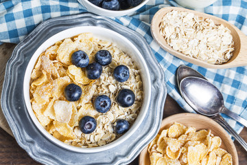 Breakfast: oatmeal with blueberries